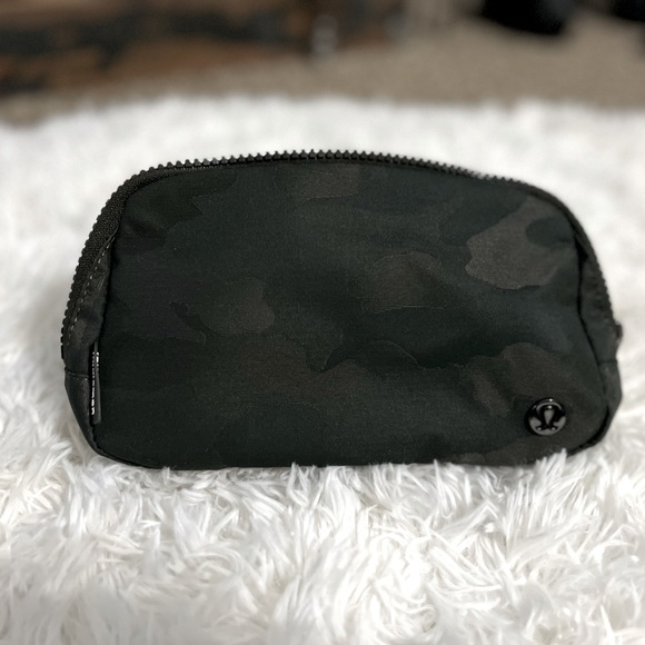 lululemon athletica Handbags - Lululemon Everywhere Belt Bag